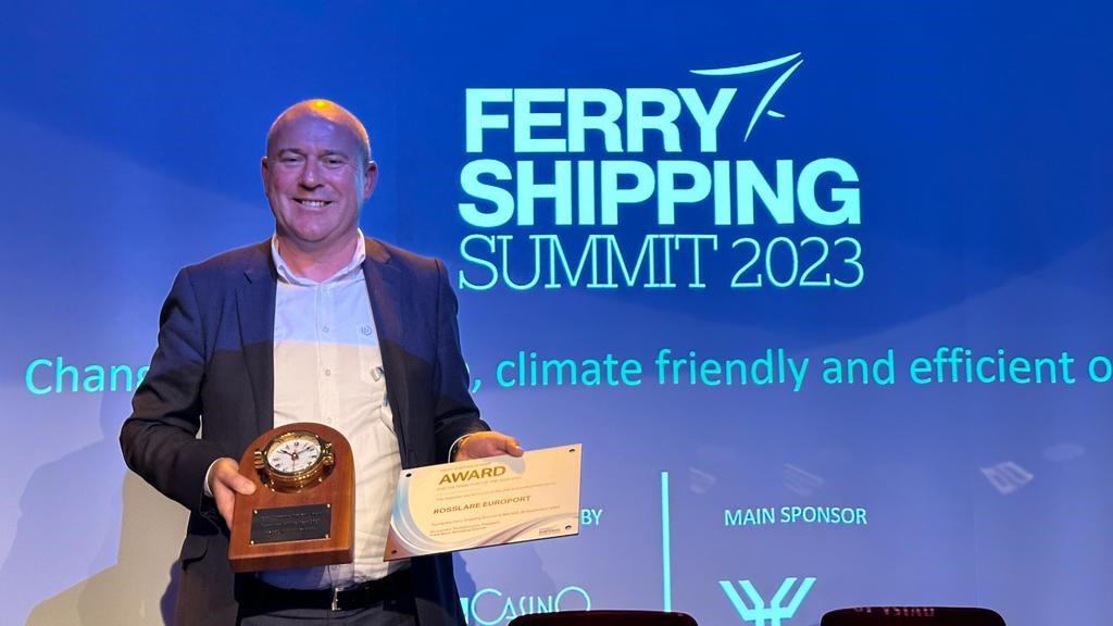 Glenn Carr, Director Commercial Business Units with Iarnród Éireann accepting award at Ferry Summit 2023